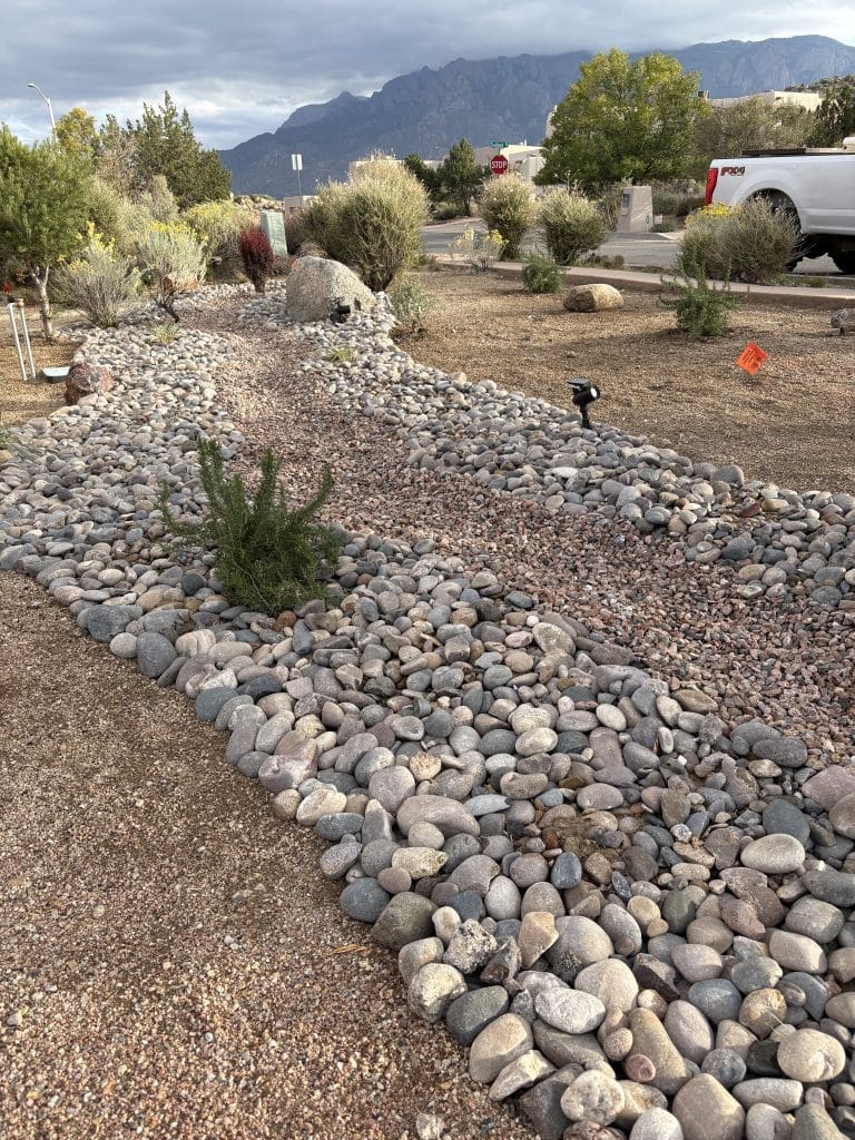 Albuquerque custom landscape design with blended pavers and gravel