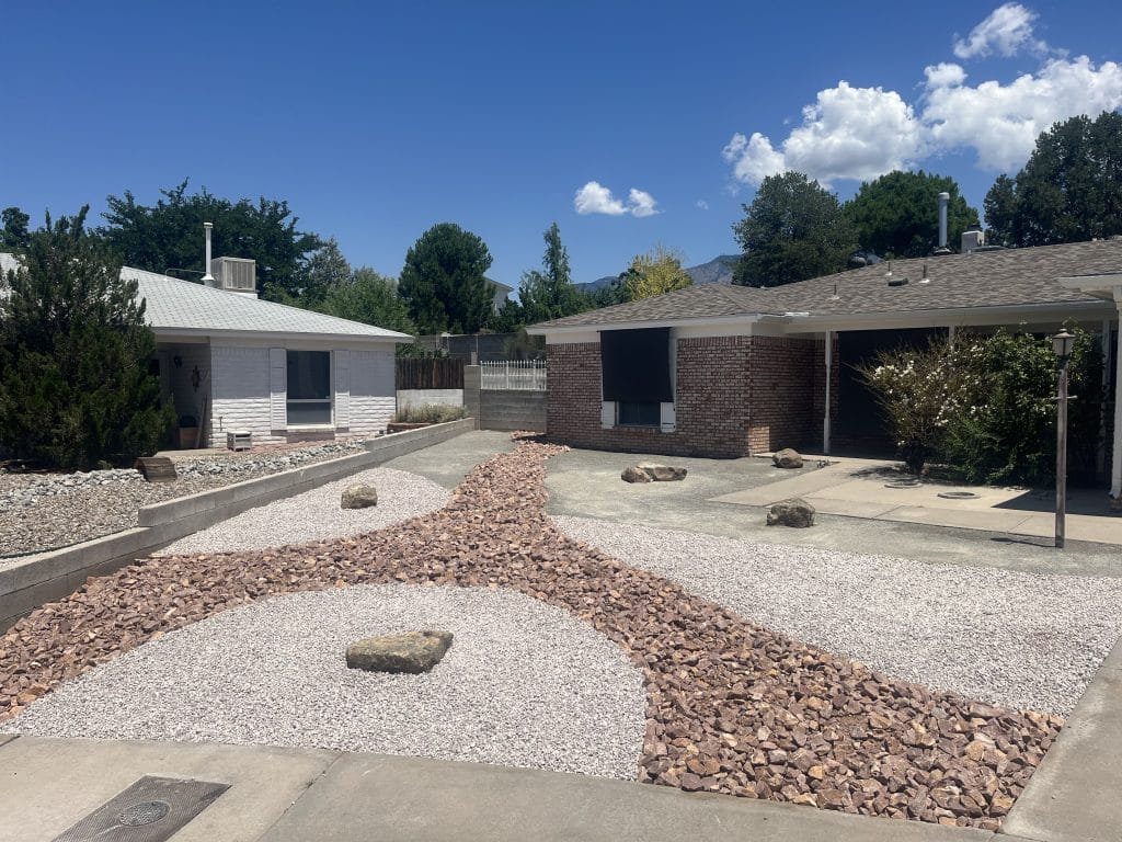 Albuquerque water-efficient front yard with gravel base