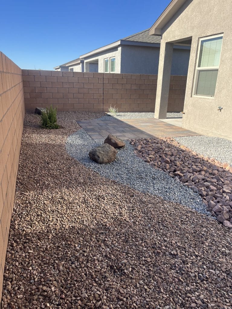 Albuquerque water-efficient front yard with gravel base